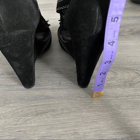 Enzo Angiolini Black Suede Fringe Wedges Shoes - Picture 15 of 16